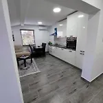 Neyra Villa Pula