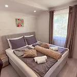 Neyra Villa *
