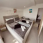 Neyra Villa Pula