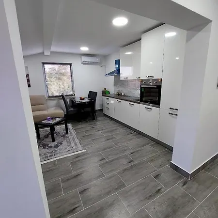 Neyra Villa Pula
