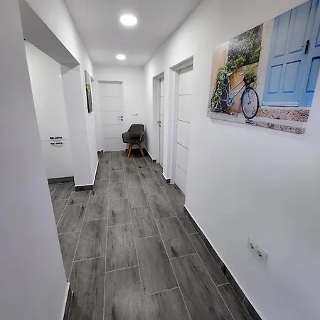 Neyra Villa *
