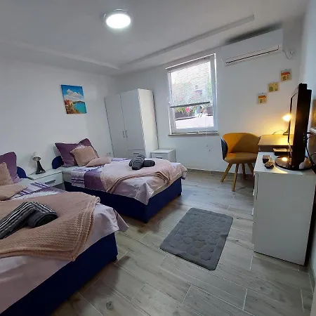Neyra Villa *