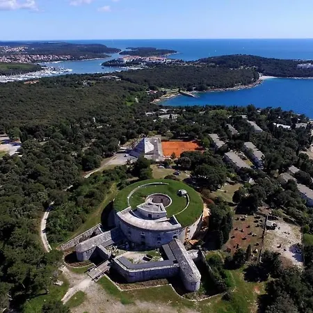 Neyra Villa Pula