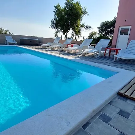 Villa Neyra *