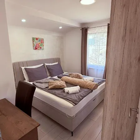 Neyra Villa Pula