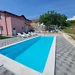 Neyra * Pula