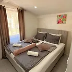 Neyra Villa Pula