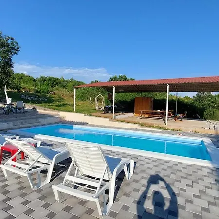 וילה Neyra פולה