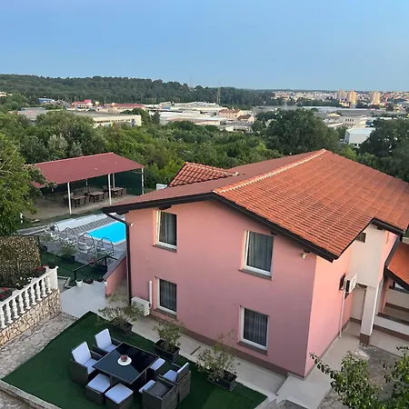 Villa Neyra Pula
