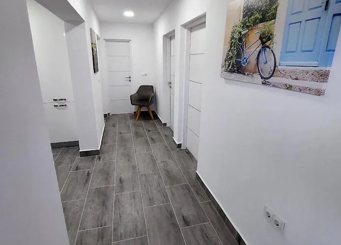 Neyra Villa *